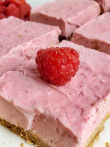 paleo raspberry cheesecake bars